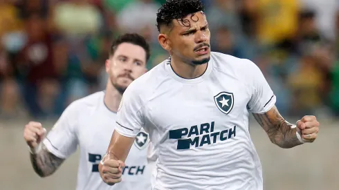 Foto: Vitor Silva/Botafogo – Tiquinho comenta vantagem na liderança do Brasileirão.
