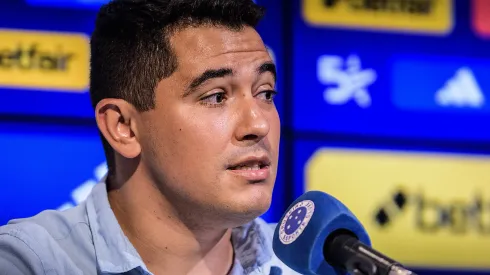 Foto: Gustavo Aleixo/Cruzeiro – Pedro Martins comenta movimentações do Cruzeiro na janela.
