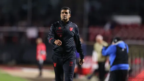 Foto: Gustavo Oliveira/athletico.com.br – Wesley Carvalho ganha problemão no Furacão.