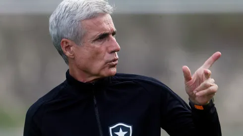 Foto: Vitor Silva/Botafogo - Cenário de Luís Castro muda no Botafogo