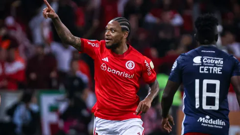 Foto: Maxi Franzoi/AGIF - Luiz Adriano manda recado para Mano Menezes.