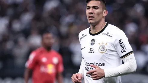 Foto: Ettore Chiereguini/AGIF - Balbuena manda recado em saída.