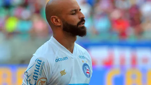 BA – SALVADOR – 20/05/2023 – BRASILEIRO A 2023, BAHIA X GOIAS – Thaciano, jogador do Bahia durante execucao do hino nacional antes da partida contra o Goias no estadio Arena Fonte Nova pelo campeonato BRASILEIRO A 2023. Foto: Walmir Cirne/AGIF
