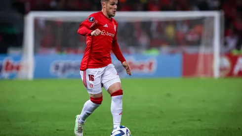 Maxi Franzoi/AGIF- Fabricio Bustos, lateral do Inter