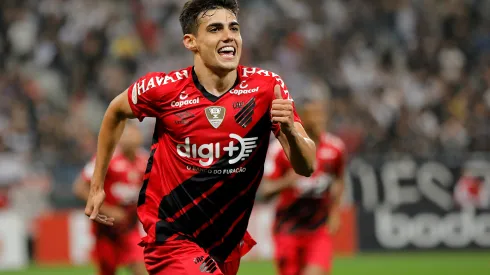 Foto: Daniel Vorley/AGIF - Léo Cittadini responde proposta do Vasco