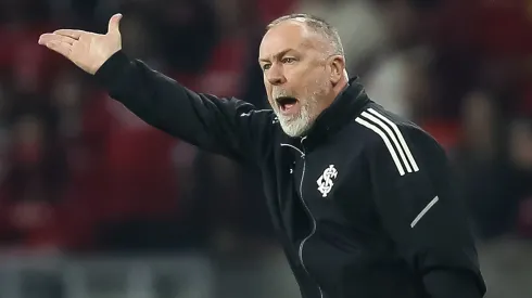 Foto: Pedro H. Tesch/AGIF - Mano Menezes não vem agradando a torcida do Internacional.
