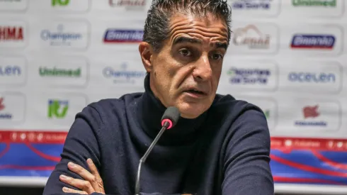 Foto: Robson Mafra/AGIF - Renato Paiva ganha problemão no Bahia.