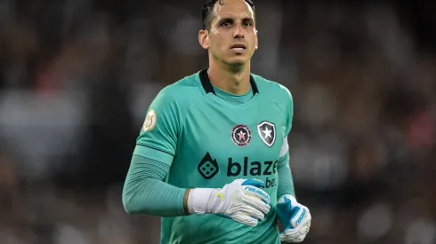 RJ - Rio de Janeiro - 26/10/2022 - BRASILEIRO B 2021, BOTAFOGO X RED BULL BRAGANTINO - Gatito Fernandez goleiro do Botafogo durante partida contra o Bragantino no estadio Engenhao pelo campeonato Brasileiro A 2022. Foto: Thiago Ribeiro/AGIF