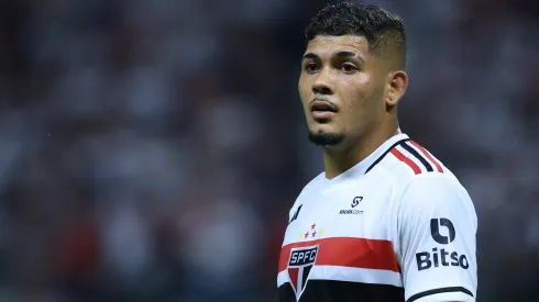 Foto: Marcello Zambrana/AGIF - Erison recebeu proposta para deixar o São Paulo