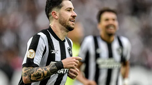 RJ - RIO DE JANEIRO - 30/07/2023 - BRASILEIRO A 2023, BOTAFOGO X CORITIBA -Gustavo Sauer jogador do Botafogo comemora seu gol durante partida contra o Coritiba no estadio Engenhao pelo campeonato Brasileiro A 2023. Foto: Thiago Ribeiro/AGIF