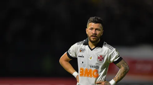 Foto: Thiago Ribeiro/AGIF – Rossi desembarca no Rio de Janeiro para fechar com o Vasco.
