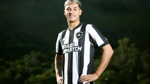 Foto: Vitor Silva/Botafogo – Mateo Ponte fala pela primeira vez como jogador do Botafogo.
