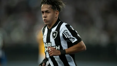 RJ - RIO DE JANEIRO - 02/08/2023 - COPA SUL-AMERICANA 2023, BOTAFOGO X GUARANI-PAR - Matias Segovia jogador do Botafogo durante partida contra o Guarani-PAR no estadio Engenhao pelo campeonato Copa Sul-Americana 2023. Foto: Jorge Rodrigues/AGIF