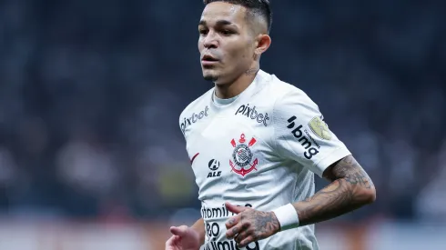 SP – SAO PAULO – 28/06/2023 – LIBERTADORES 2023, CORINTHIANS X LIVERPOOL – URU – Adson jogador do Corinthians durante partida contra o Liverpool – URU no estadio Arena Corinthians pelo campeonato Libertadores 2023. Foto: Marcello Zambrana/AGIF
