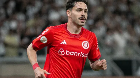 MG – BELO HORIZONTE – 13/05/2023 – BRASILEIRO A 2023, ATLETICO-MG X INTERNACIONAL – Mauricio jogador do Internacional durante partida contra o Atletico-MG no estadio Mineirao pelo campeonato BRASILEIRO A 2023. Foto: Fernando Moreno/AGIF
