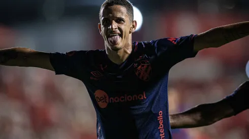 GO - GOIANIA - 02/08/2023 - BRASILEIRO A 2023, VILA NOVA-GO X SPORT - Luciano Juba jogador do Sport comemora seu gol durante partida contra o Vila Nova-GO no estadio Onesio Brasileiro Alvarenga pelo campeonato Brasileiro A 2023. Foto: Isabela Azine/AGIF