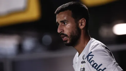 SP - Santos - 20/02/2022 - PAULISTA 2022, SANTOS X SAO PAULO - Guilherme Camacho jogador do Santos durante partida contra o Sao Paulo no estadio Vila Belmiro pelo campeonato Paulista 2022. Foto: Ettore Chiereguini/AGIF
