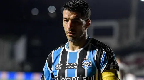 RJ – RIO DE JANEIRO – 06/08/2023 – BRASILEIRO A 2023, VASCO X GREMIO – Luis Suarez jogador do Gremio lamenta derrota ao final da partida contra o Vasco no estadio Sao Januario pelo campeonato Brasileiro A 2023. Foto: Thiago Ribeiro/AGIF
