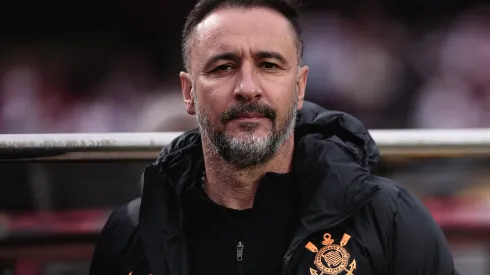 Foto: Ettore Chiereguini/AGIF – Vitor Pereira comenta saída do Corinthians
