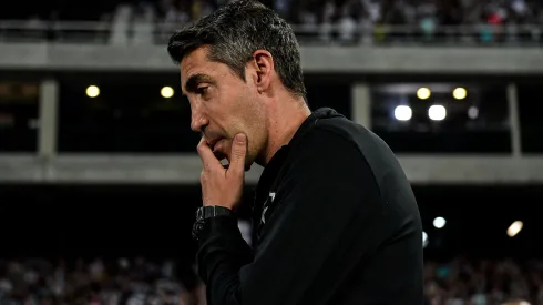 RJ - RIO DE JANEIRO - 12/08/2023 - BRASILEIRO A 2023, BOTAFOGO X INTERNACIONAL - Bruno Lage tecnico do Botafogo durante partida contra o Internacional no estadio Engenhao pelo campeonato Brasileiro A 2023. Foto: Thiago Ribeiro/AGIF