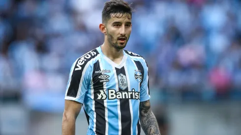 Foto: Pedro H. Tesch/AGIF – Villasanti tem situação atualizada no Grêmio.
