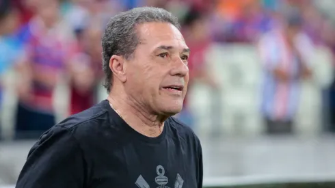 Foto: Lucas Emanuel/AGIF – Luxemburgo se incomoda com pergunta em coletiva.
