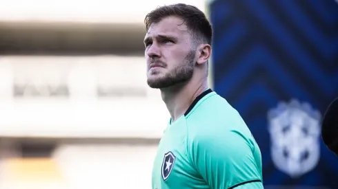 Foto: Abner Dourado/AGIF - Lucas Perri tem situação atualizada no Botafogo.