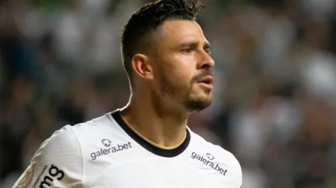 Foto: Fernando Moreno/AGIF - Giuliano tem situação atualizada no Corinthians.