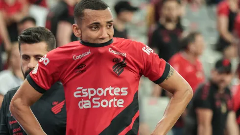 Foto: Robson Mafra/AGIF - Madson tem lesão detectada no Athletico-PR