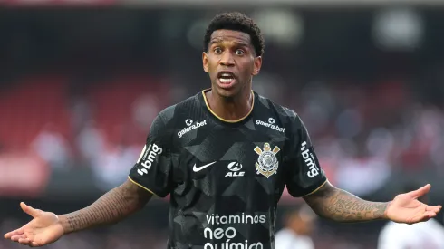 SP - Sao Paulo - 11/09/2022 - BRASILEIRO A 2022, SAO PAULO X CORINTHIANS - Gil jogador do Corinthians reclama com a arbitragem durante partida contra o Sao Paulo no estAdio Morumbi pelo campeonato Brasileiro A 2022. Foto: Marcello Zambrana/AGIF