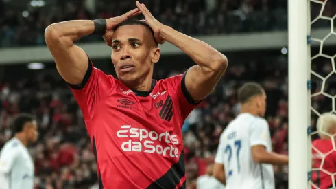 Foto: Robson Mafra/AGIF - Madson tem situação revelada no Athletico-PR