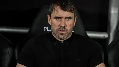 RJ - RIO DE JANEIRO - 12/08/2023 - BRASILEIRO A 2023, BOTAFOGO X INTERNACIONAL - Eduardo Coudet tecnico do Internacional durante partida contra o Botafogo no estadio Engenhao pelo campeonato Brasileiro A 2023. Foto: Thiago Ribeiro/AGIF