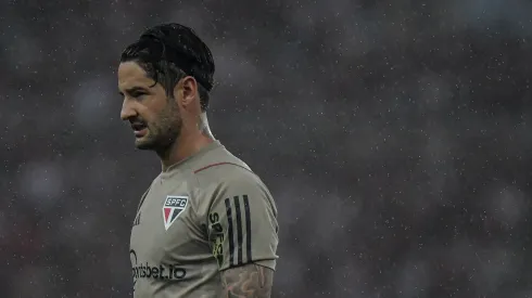 RJ – RIO DE JANEIRO – 13/08/2023 – BRASILEIRO A 2023, FLAMENGO X SAO PAULO -Alexandre Pato jogador do Sao Paulo durante aquecimento antes da partida contra o Flamengo no estadio Maracana pelo campeonato Brasileiro A 2023. Foto: Thiago Ribeiro/AGIF
