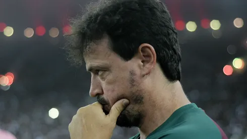 RJ – RIO DE JANEIRO – 27/09/2023 – LIBERTADORES 2023, FLUMINENSE X INTERNACIONAL – Fernando Diniz,  tecnico do Fluminense durante partida contra o Internacional no estadio Maracana pelo campeonato Libertadores 2023. Foto: Alexandre Loureiro/AGIF
