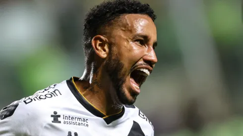 MG – BELO HORIZONTE – 25/09/2023 – BRASILEIRO A 2023, AMERICA-MG X VASCO – Jair jogador do Vasco comemora seu gol durante partida contra o America-MG no estadio Independencia pelo campeonato Brasileiro A 2023. Foto: Gilson Lobo/AGIF
