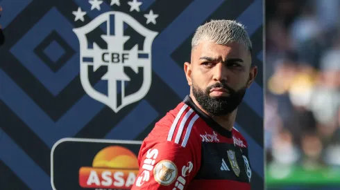 PR – CURITIBA – 20/08/2023 – BRASILEIRO A 2023, CORITIBA X FLAMENGO – Gabriel Barbosa, Gabi jogador do Flamengo durante execucao do hino nacional antes da partida contra o Coritiba no estadio Couto Pereira pelo campeonato Brasileiro A 2023. Foto: Robson Mafra/AGIF
