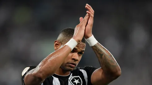 RJ - RIO DE JANEIRO - 10/06/2023 - BRASILEIRO A 2023, BOTAFOGO X FORTALEZA - Junior Santos jogador do Botafogo durante partida contra o Fortaleza no estadio Engenhao pelo campeonato BRASILEIRO A 2023. Foto: Thiago Ribeiro/AGIF