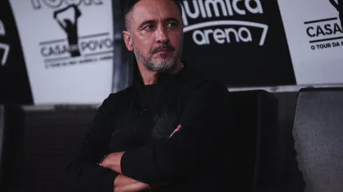 SP - Sao Paulo - 26/10/2022 - BRASILEIRO A 2022, CORINTHIANS X FLUMINENSE - Vitor Pereira tecnico do Corinthians durante partida contra o Fluminense no estadio Arena Corinthians pelo campeonato Brasileiro A 2022. Foto: Ettore Chiereguini/AGIF