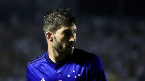 SP – SANTOS – 14/09/2023 – BRASILEIRO A 2023, SANTOS X CRUZEIRO – Lucas Silva jogador do Cruzeiro durante partida contra o Santos no estadio Vila Belmiro pelo campeonato Brasileiro A 2023. Foto: Marcello Zambrana/AGIF
