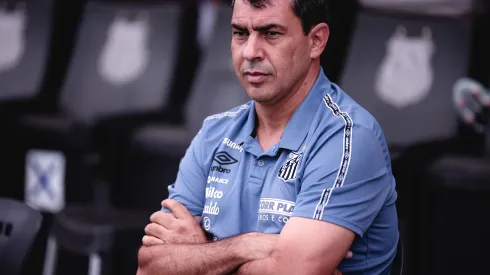 SP - Sao Paulo - 13/02/2022 - PAULISTA 2022, SANTOS X ITUANO - Fabio Carille tecnico do Santos durante partida contra o Ituano no estadio Vila Belmiro pelo campeonato Paulista 2022. Foto: Ettore Chiereguini/AGIF