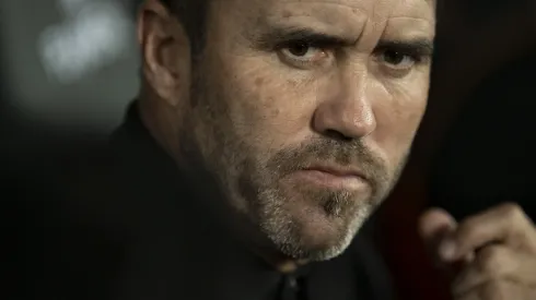 RJ - RIO DE JANEIRO - 12/08/2023 - BRASILEIRO A 2023, BOTAFOGO X INTERNACIONAL - Eduardo Coudet tecnico do Internacional durante partida contra o Botafogo no estadio Engenhao pelo campeonato Brasileiro A 2023. Foto: Jorge Rodrigues/AGIF