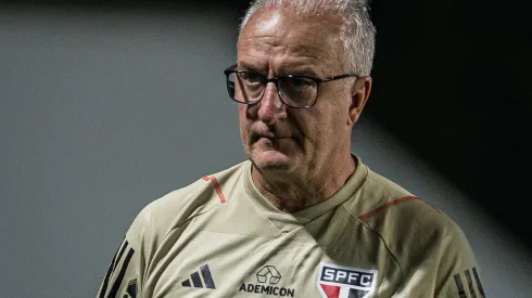 Foto: Isabela Azine/AGIF – Dorival liga alerta no São Paulo.
