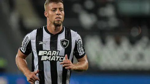RJ - RIO DE JANEIRO - 12/08/2023 - BRASILEIRO A 2023, BOTAFOGO X INTERNACIONAL - Lucas Fernandes jogador do Botafogo durante partida contra o Internacional no estadio Engenhao pelo campeonato Brasileiro A 2023. Foto: Thiago Ribeiro/AGIF