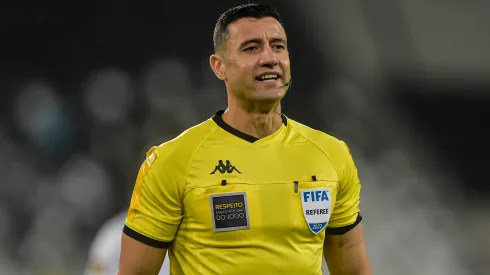 RJ – Rio de Janeiro – 14/07/2022 – COPA DO BRASIL 2022, BOTAFOGO X AMERICA-MG – O arbitro Braulio da Silva Machado durante partida entre Botafogo e America-MG no estadio Engenhao pelo campeonato Copa do Brasil 2022. Foto: Thiago Ribeiro/AGIF
