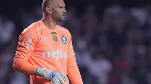 Foto: Ettore Chiereguini/AGIF – Weverton foca em confronto decisivo.
