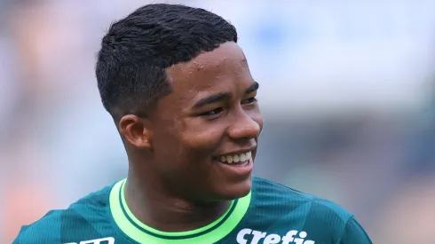 SP - BARUERI - 08/10/2023 - BRASILEIRO A 2023, PALMEIRAS X SANTOS - Endrick jogador do Palmeiras durante partida contra o Santos no estadio Arena Barueri pelo campeonato Brasileiro A 2023. Foto: Marcello Zambrana/AGIF