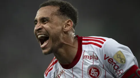 Alan Patrick comemora seu gol durante partida contra o Fluminense pela Libertadores 2023. Foto: Jorge Rodrigues/AGIF
