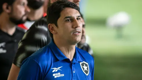 Lucio Flavio tecnico do Botafogo durante partida contra o America-MG no estadio Independencia pelo campeonato Brasileiro A 2023. Foto: Fernando Moreno/AGIF
