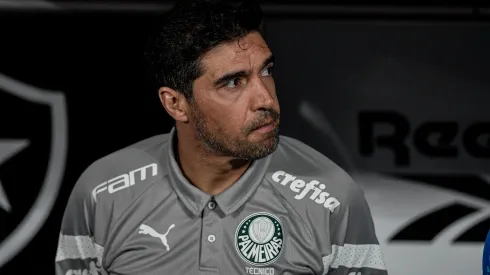 RJ – RIO DE JANEIRO – 01/11/2023 – BRASILEIRO A 2023, BOTAFOGO X PALMEIRAS – Abel Ferreira tecnico do Palmeiras durante partida contra o Botafogo no estadio Engenhao pelo campeonato Brasileiro A 2023. Foto: Thiago Ribeiro/AGIF
