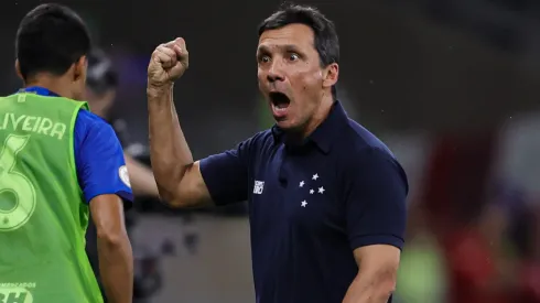  Ze Ricardo tecnico do Cruzeiro comemora gol do Cruzeiro durante partida contra o Bahia no estadio Mineirao pelo campeonato Brasileiro A 2023. Foto: Gilson Lobo/AGIF
